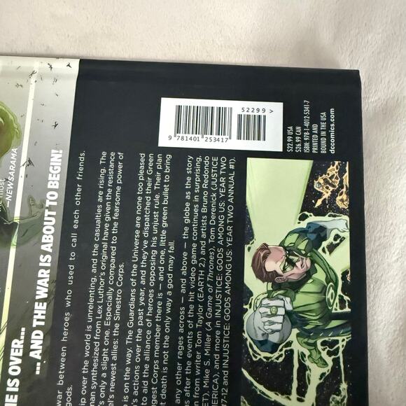 Injustice Gods Among Us Volume 1 and 2 - Picture 2 of 8